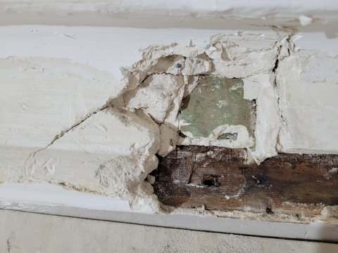 Restauratie lekkage stucwerk ornamenten verf verwijderen riet drager vertinnen raaplaag pleisteren lijsten trekken conservering Lodewijk XIV XVI